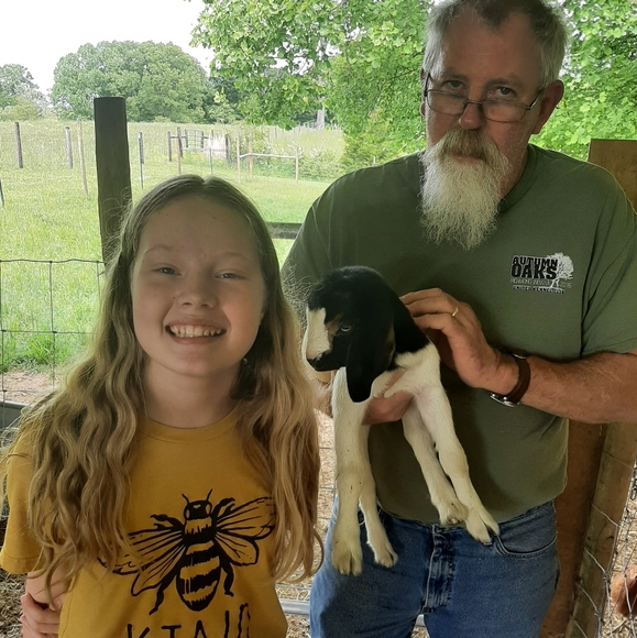 Meet Your Posher, Connie 🌻 - Picture 2 of 11